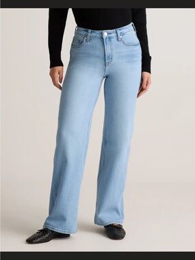 Quince Bella Relaxed Straight Jeans in Cool Blue 💙
Size 25 Short